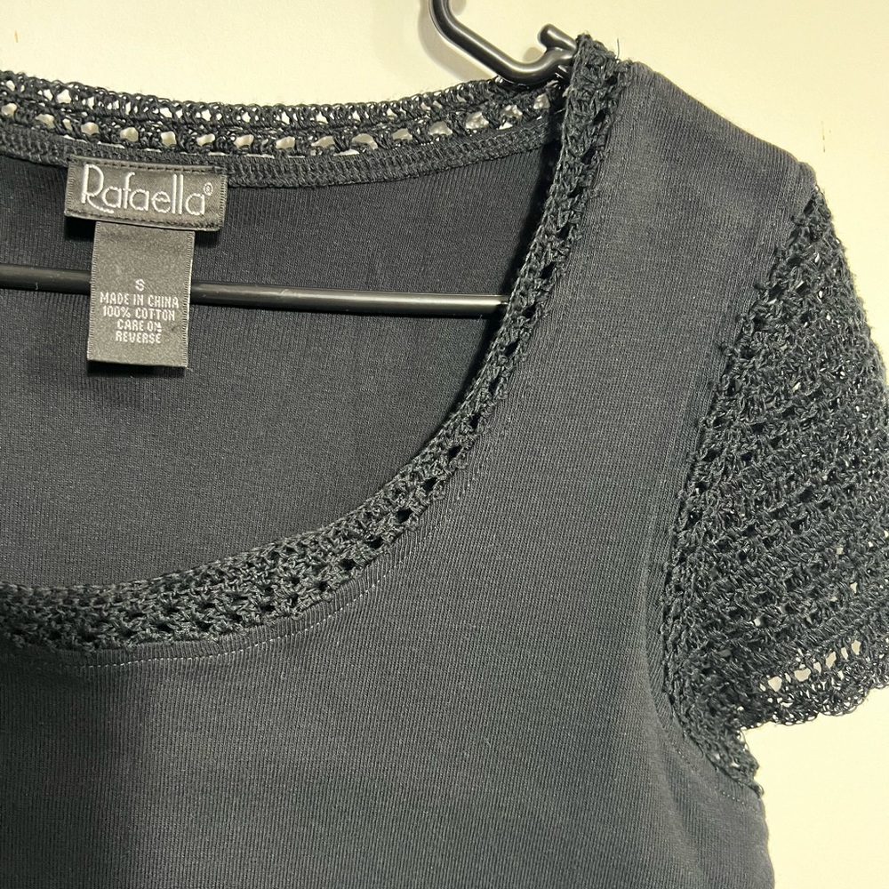 Great detailed black shirt